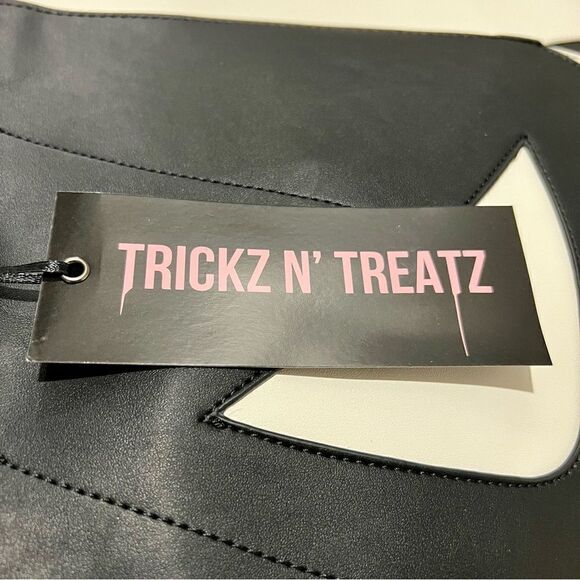 NWT Trickz N Treatz x Dolls Kill black and white oversized pumpkin face tote. - Picture 11 of 14